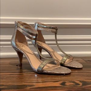 Vince Camuto Makoto T strap